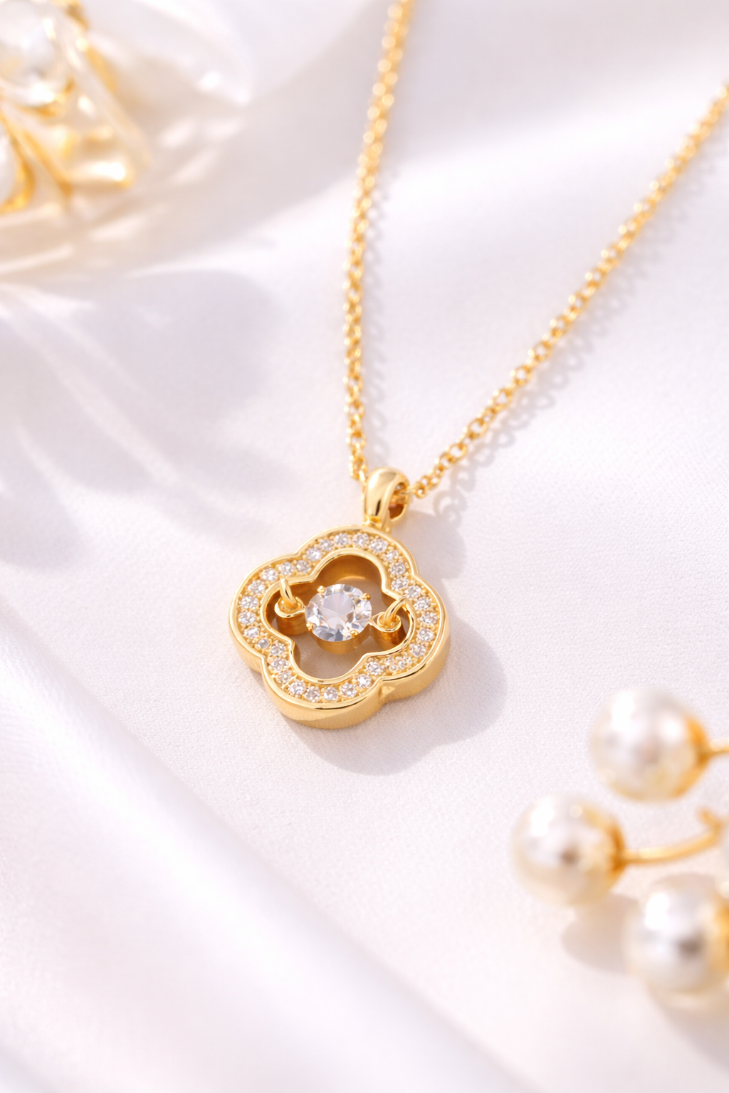 Sparkling Clover Halo Pendant Necklace | Urban Carat