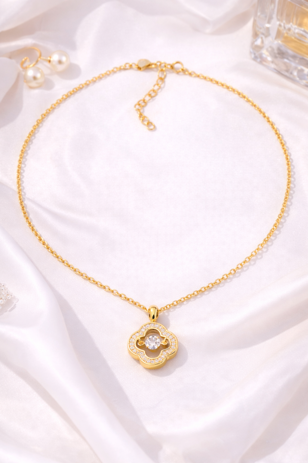 Sparkling Clover Halo Pendant Necklace | Urban Carat